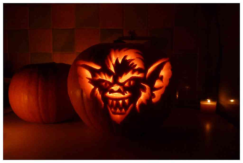 Illustration for article titled Incredible but Real: Science Fiction and Fantasy Pumpkin Carvings!